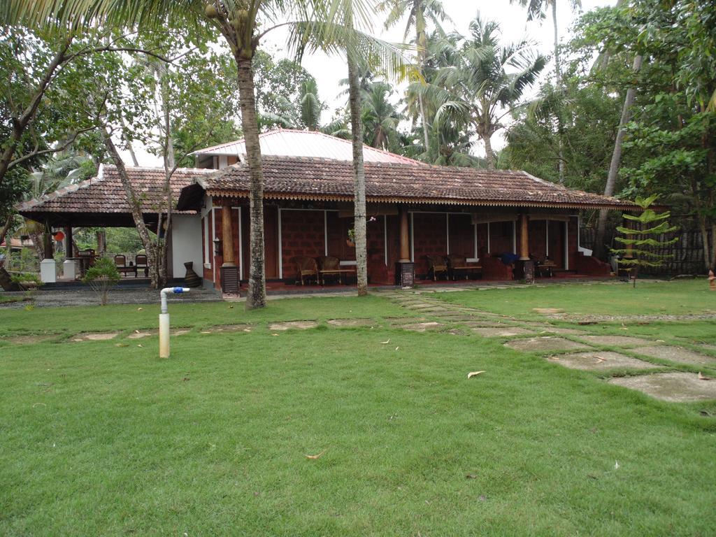 Ambadis Villas Kodungallur Exterior photo