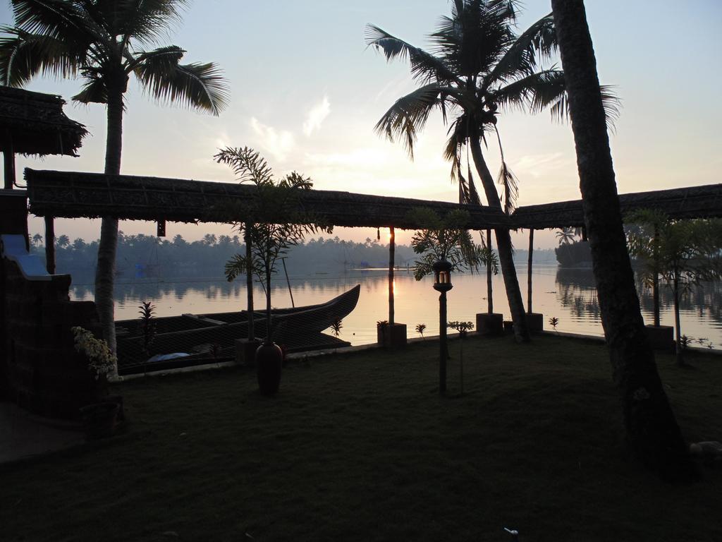 Ambadis Villas Kodungallur Exterior photo