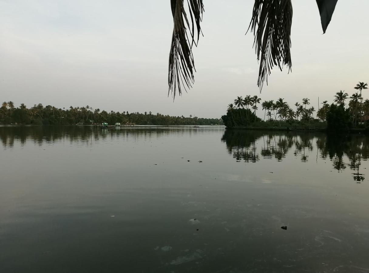 Ambadis Villas Kodungallur Exterior photo