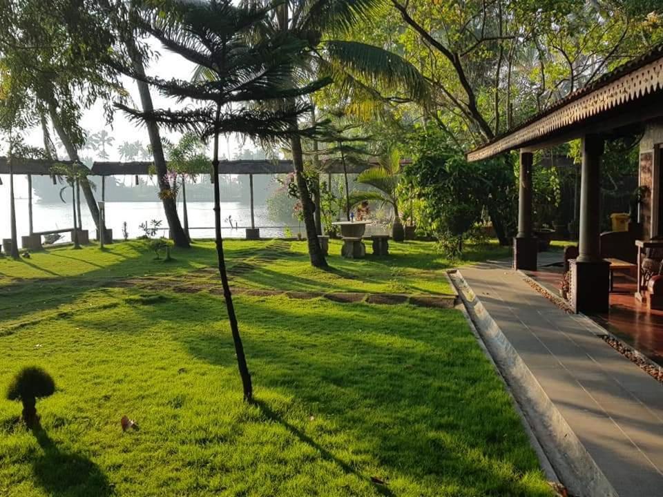 Ambadis Villas Kodungallur Exterior photo